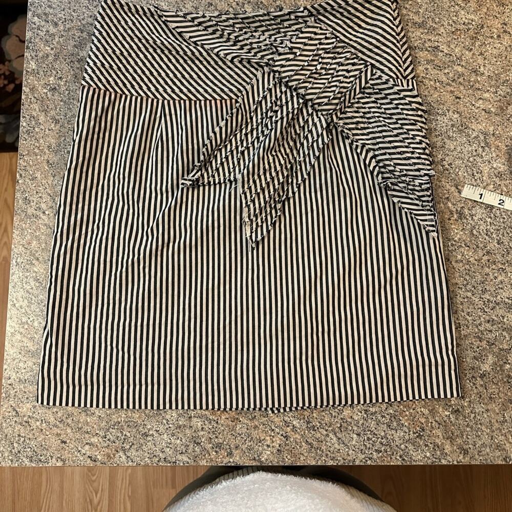 Chic Black and White Striped Pencil Skirt